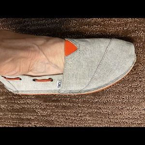 Toms size 7. In good condition.